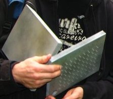 :de:ct2006:nagelbrett1.jpg